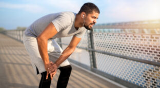 Qué comer para evitar calambres: seis alimentos aliados del deportista