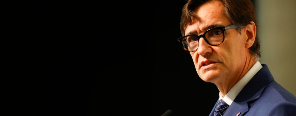 La Justicia exige al Gobierno revelar cómo repartió Illa su megacontrato de 2.500 millones