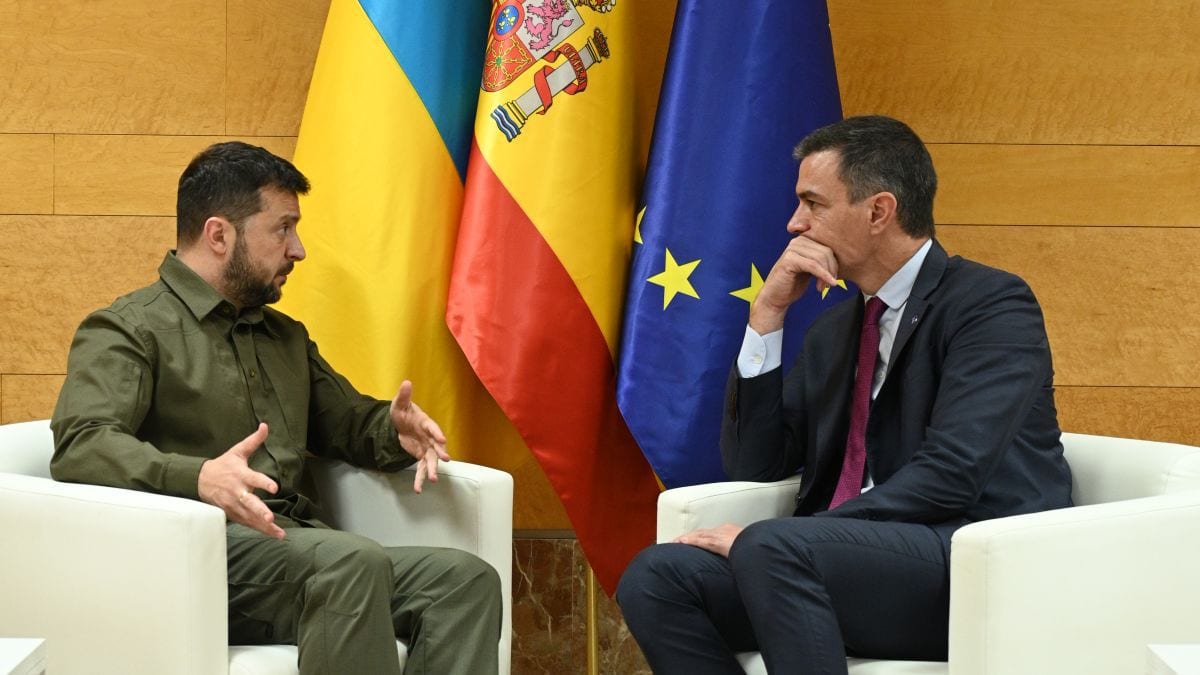 Sánchez promete a Zelenski nuevos sistemas antiaéreos y equipos de desminado