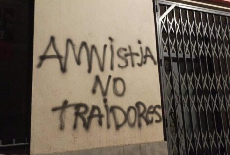 Una sede del PSOE en Huesca amanece con pintadas: «Amnistía no, traidores»