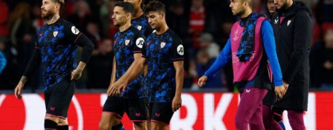 El Sevilla se enreda en Eindhoven