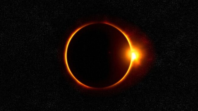 ¿Qué esperan aprender los científicos del eclipse total en Estados Unidos?
