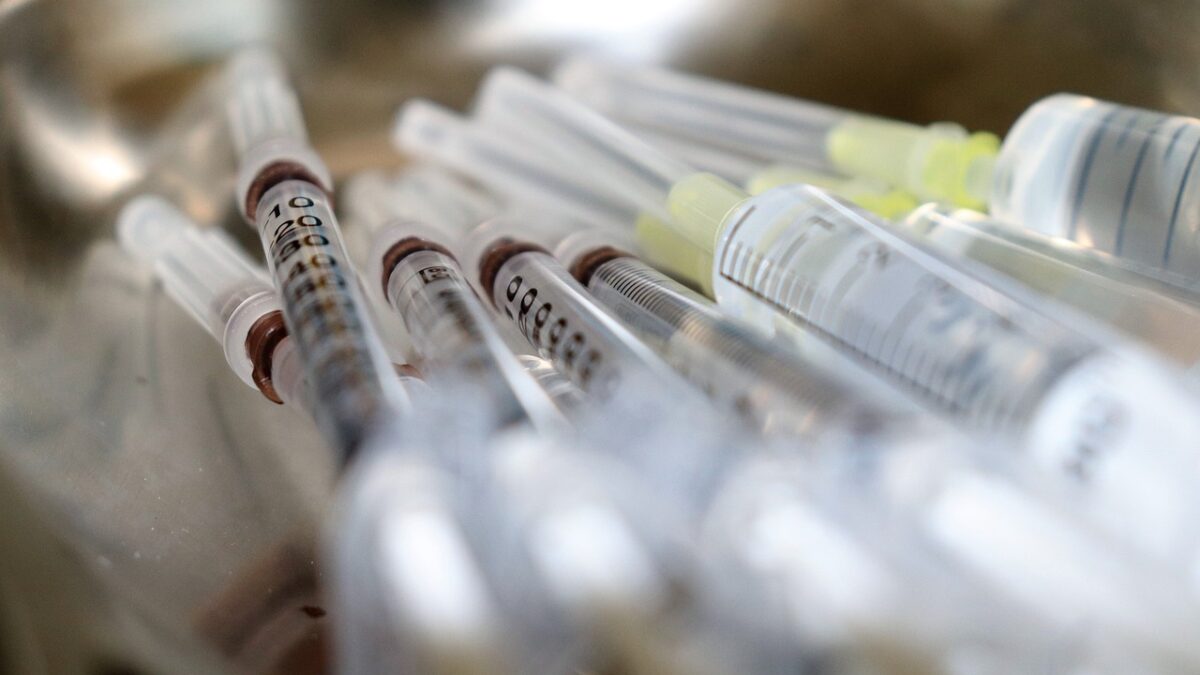 Sanidad aprueba «la vacuna del colesterol», un fármaco con resultados prometedores