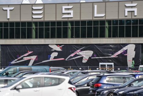 Tesla recorta sus beneficios un 44% en el tercer trimestre tras bajar el precio de sus coches