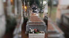 Segundo ataque a la figura de Fernando Buesa en 24 horas: lanzan pintura contra su tumba