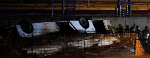 Al menos 20 muertos tras la caída de un autobús por un puente en Venecia
