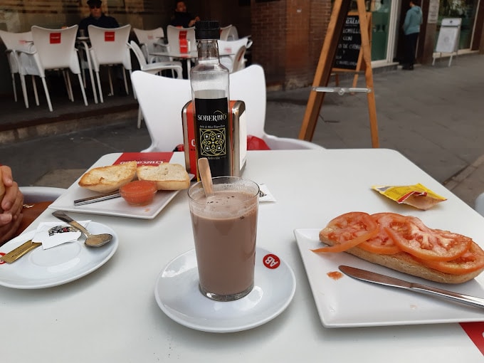Típico desayuno andaluz de La Ronda, Sevilla