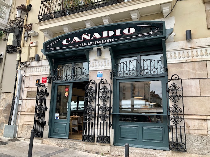 Fachada del restaurante Cañadío, Santander.
Jordi Ustrell.