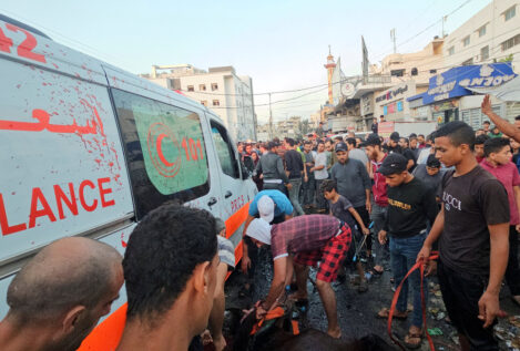 Hamás denuncia un ataque israelí en la entrada de un hospital con decenas de muertos