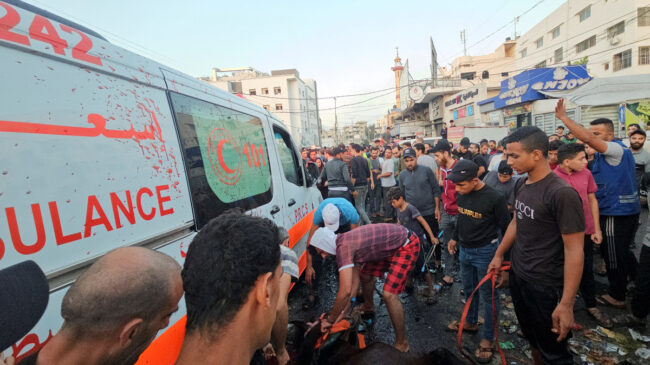 Hamás denuncia un ataque israelí en la entrada de un hospital con decenas de muertos