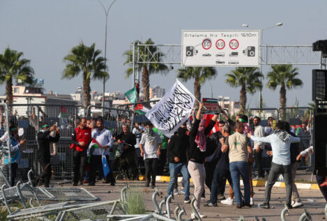 Manifestantes intentan asaltar una base militar en Turquía con presencia de tropas españolas
