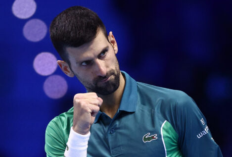 Alcaraz cae ante un inmenso Djokovic y se queda sin final de las ATP Finals