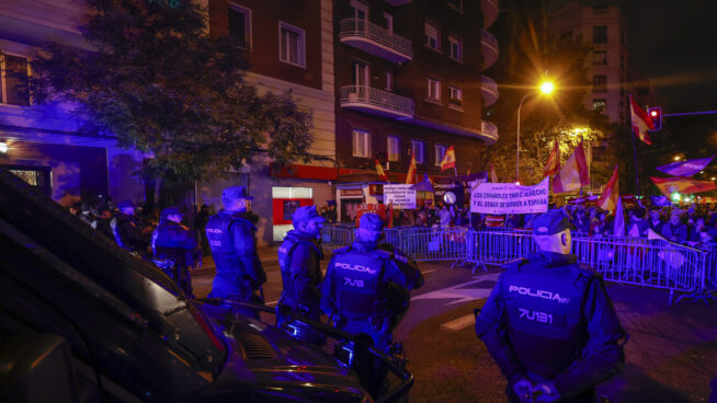 Última hora de la investidura de Sánchez, en directo | Interior despliega 400 agentes en Ferraz