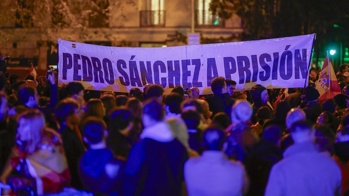 Sexto día de protestas en Ferraz | 1.500 personas en una noche tranquila sin incidentes