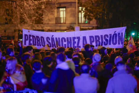 La sexta jornada de protestas en Ferraz reúne a 1.500 personas en una noche sin incidentes