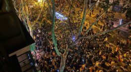 Cientos de personas se concentran en Ferraz liderados por Vox contra la amnistía