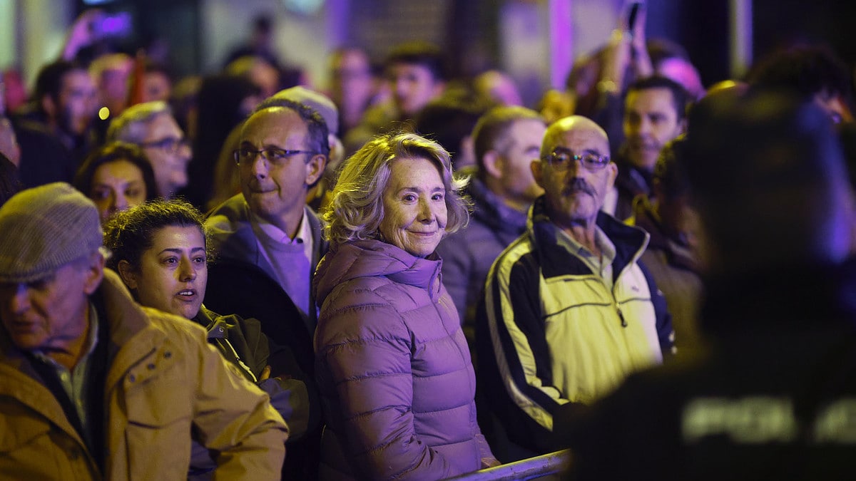 Esperanza Aguirre se suma a la protesta contra la amnistía frente a la sede del PSOE