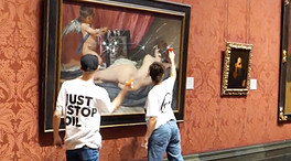 Activistas climáticos atacan a martillazos la Venus del Espejo de Velázquez en Londres