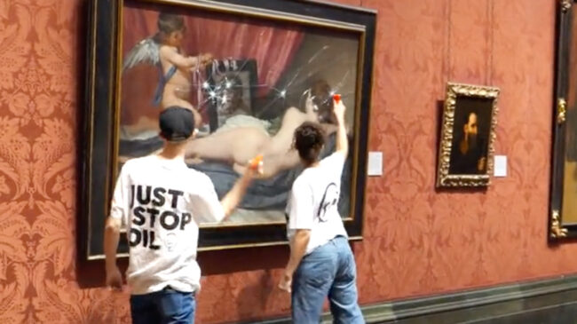 Activistas climáticos atacan a martillazos la Venus del Espejo de Velázquez en Londres