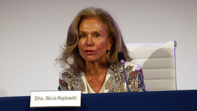 Alicia Koplowitz ordena a BBVA invertir en una minera acusada de violar derechos humanos