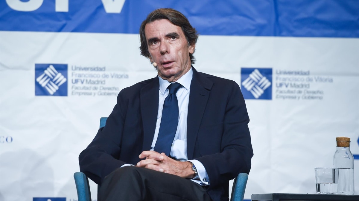 Aznar advierte que Sánchez ha llevado a España «al borde del colapso constitucional»