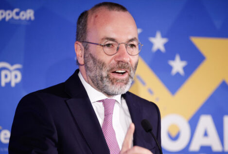 El presidente del PP europeo acusa a Sánchez de «mentir al pueblo español» con la amnistía