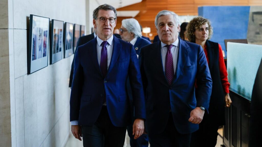 El líder del PP, Alberto Núñez Feijóo, con el ministro italiano Antonio Tajani