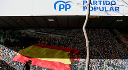 El PP cubre Génova con fotos de protestas contra la amnistía: «España no se rinde»