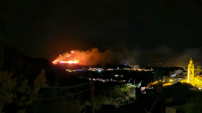 Controlado el incendio forestal de la Marina Alta (Alicante) después de su positiva evolución