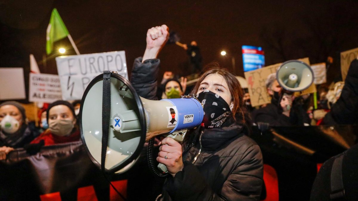 Estados Unidos, Rusia y Polonia, entre los países con más amenazas a la democracia