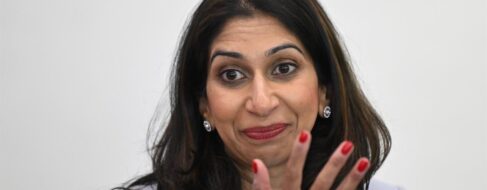 Sunak cesa a su ministra del Interior y recupera a Cameron para Exteriores