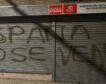 El PSOE denuncia pintadas en varias sedes de España y en Bruselas: «Cerdos» y «traidores»