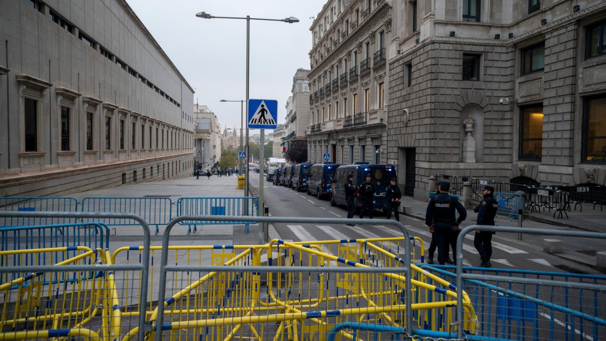 Sánchez blinda el Congreso con el mayor dispositivo policial de la historia