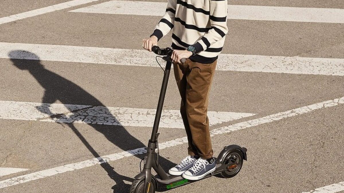 Apuesta por la movilidad sostenible este Black Friday con este patinete eléctrico Xiaomi ¡que tiene 100€ de descuento!