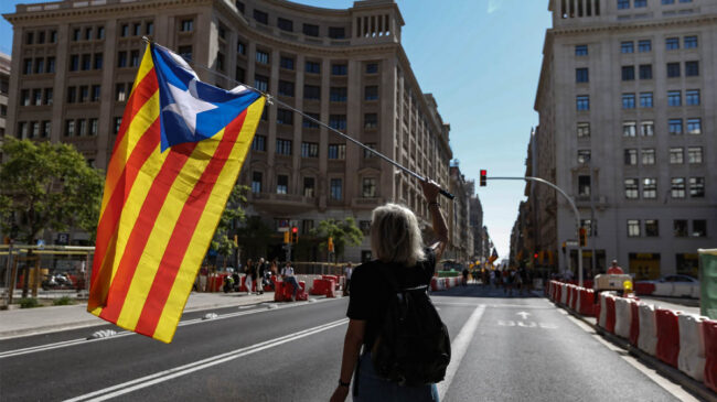 El 52% de los catalanes está en contra de la independencia, según el CEO