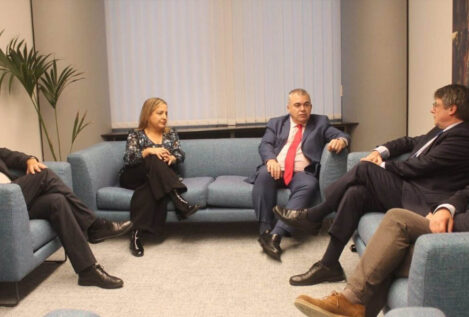 Santos Cerdán se reunió con Puigdemont el pasado sábado para encarrilar la legislatura