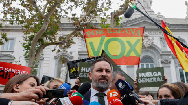 Vox se querella ante el Supremo contra Sánchez y Puigdemont por la ley de amnistía