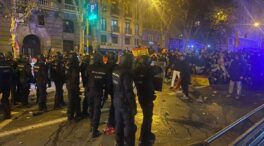 La quinta noche de protestas en Ferraz deja varios heridos tras las cargas policiales