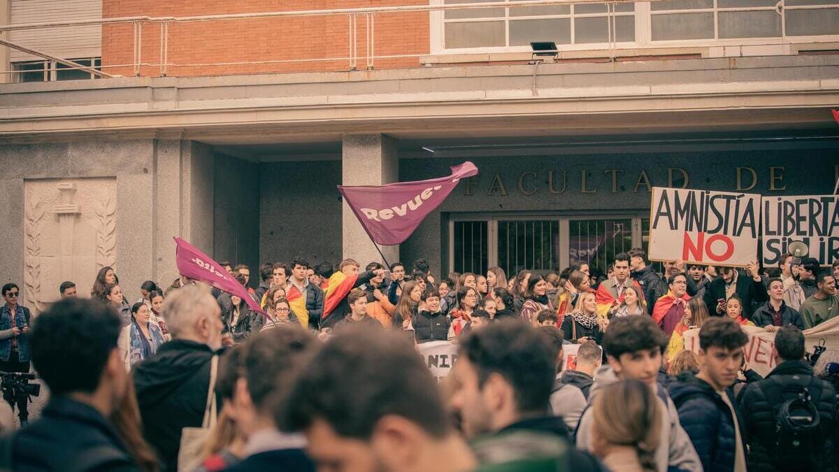 Cientos de universitarios protestan en Madrid contra la amnistía: «Voté al PSOE y me robaron»