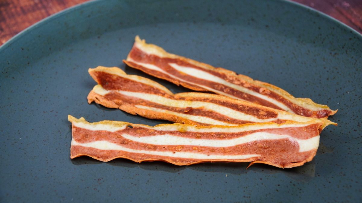 Ya está a la venta el primer ‘bacon’ vegetal hecho en España con bioimpresión 3D