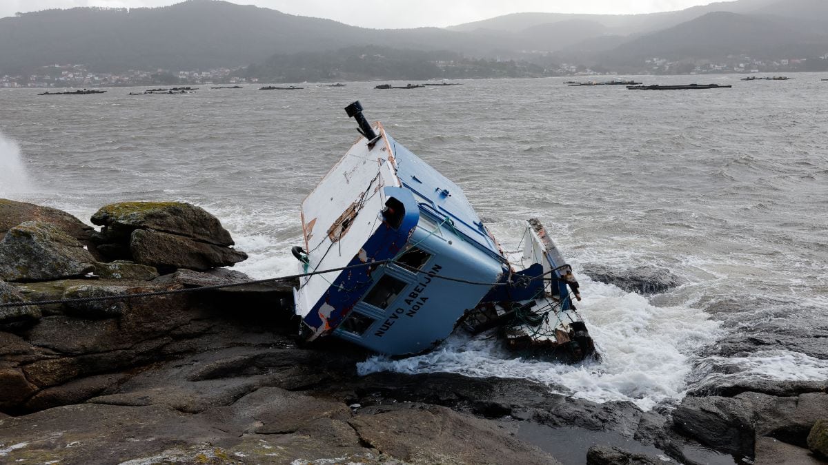 La borrasca Domingos pone en alerta roja al norte tras cientos de incidencias por el viento