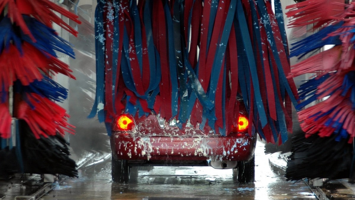 Pues sí, los coches eléctricos pagan más de seguro, pero mejor que sea así