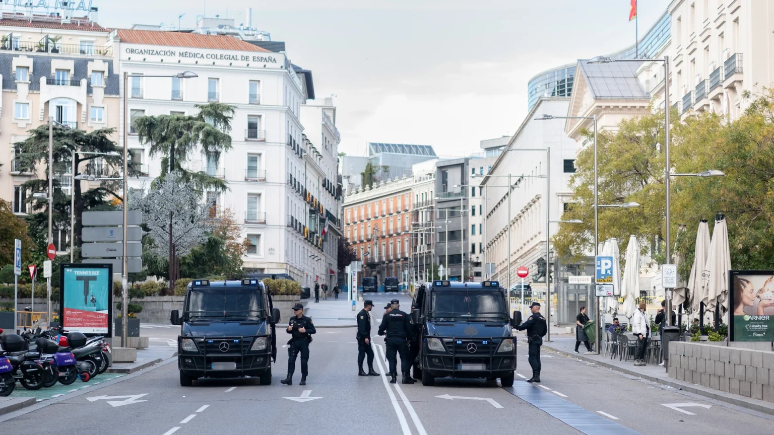 La investidura desmoviliza a los más radicales: menos de 300 personas ‘rodearon’ el Congreso