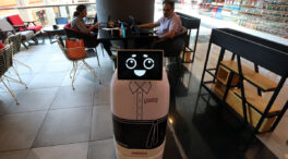 ¿Tiene futuro Manolito, el robot camarero insulso pero eficaz?