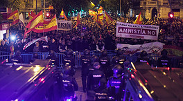 Nueva noche de protestas en Ferraz