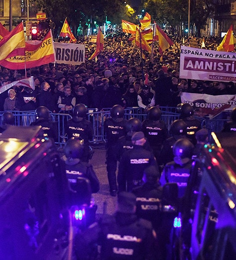 Nueva noche de protestas en Ferraz