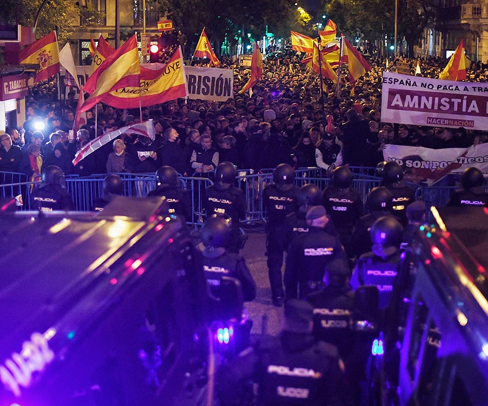Nueva noche de protestas en Ferraz