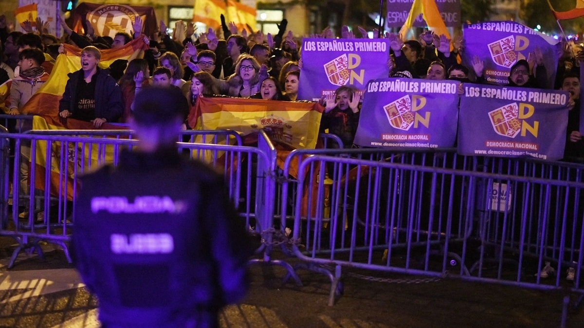 La Policía detiene al líder de Democracia Nacional en Madrid por los disturbios en Ferraz