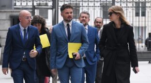 El dilema de ERC: esconder a Rufián durante la campaña o usarlo para desgastar a los Comuns