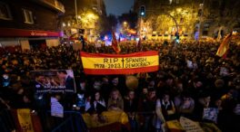 La protesta en Ferraz reúne a 4.000 personas el día de la reelección de Pedro Sánchez